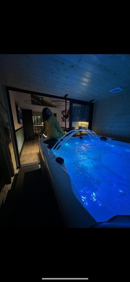 Les Suites De Stanislas Jacuzzi & Spa ナンシー エクステリア 写真