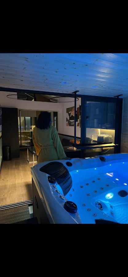 Les Suites De Stanislas Jacuzzi & Spa ナンシー エクステリア 写真