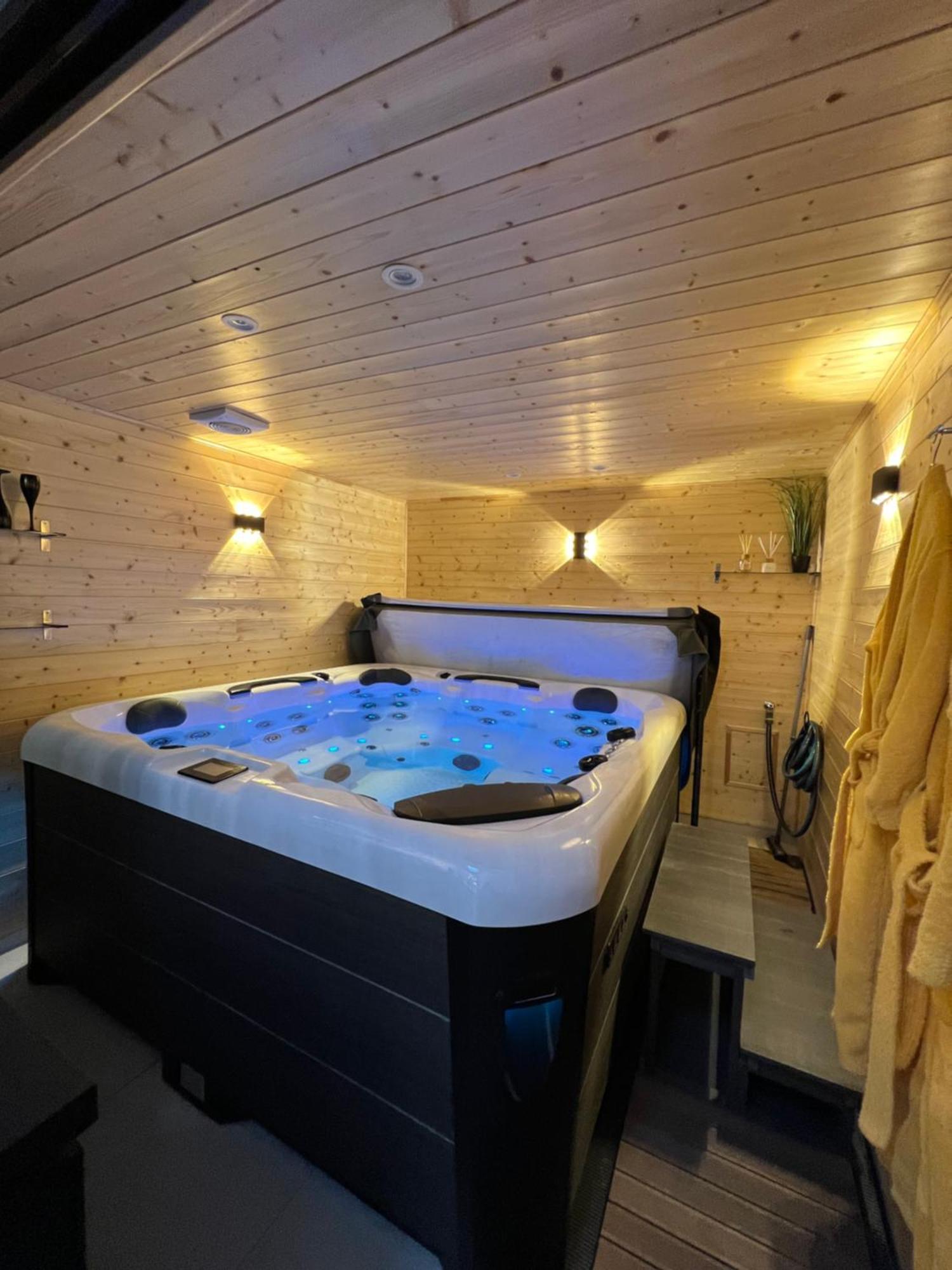 Les Suites De Stanislas Jacuzzi & Spa ナンシー エクステリア 写真