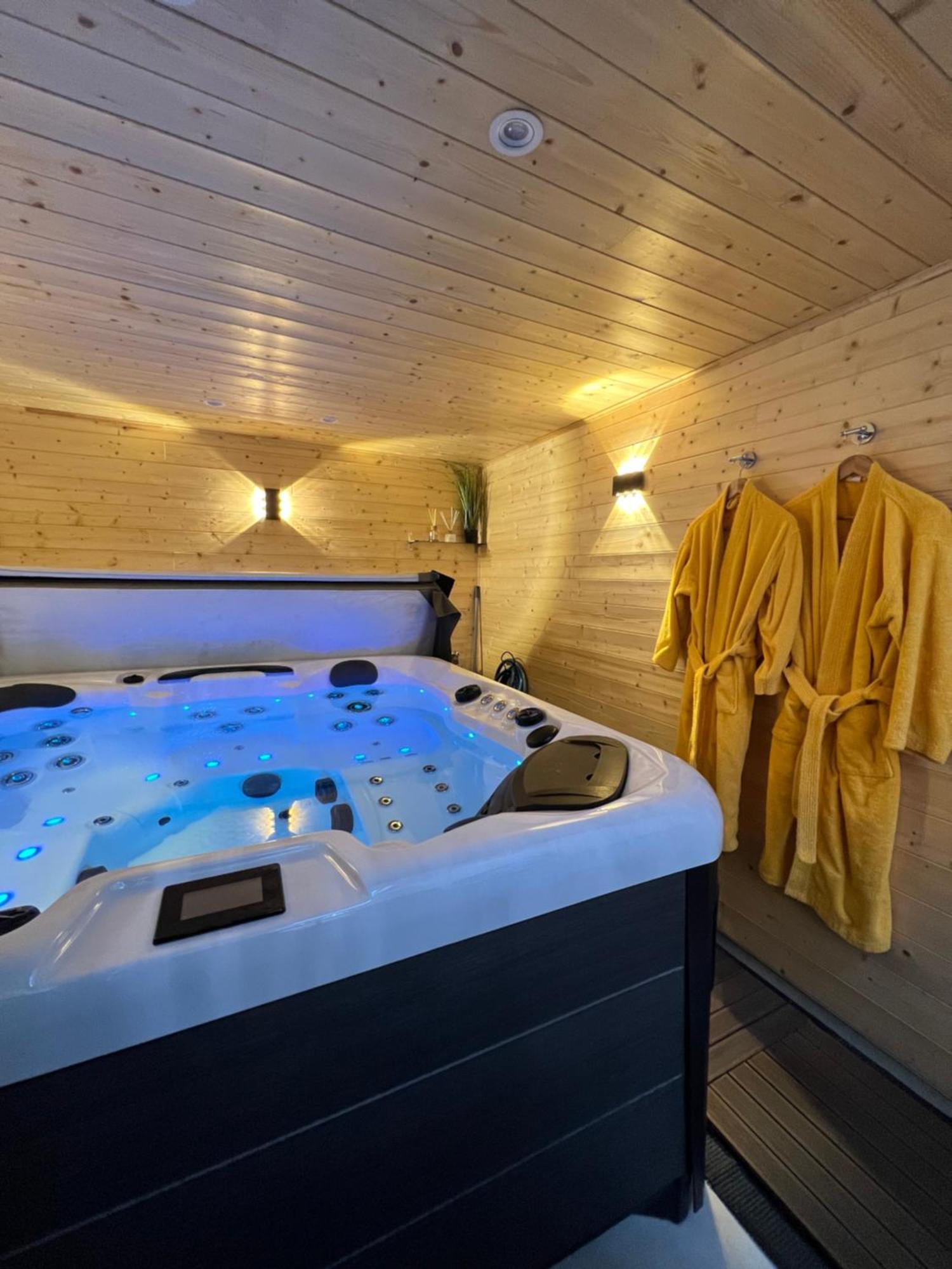 Les Suites De Stanislas Jacuzzi & Spa ナンシー エクステリア 写真